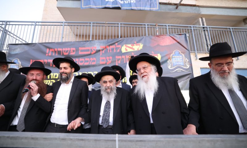 במרפסת בירמיהו: חכם משה צדקה והמקובל התכנסו לעצרת