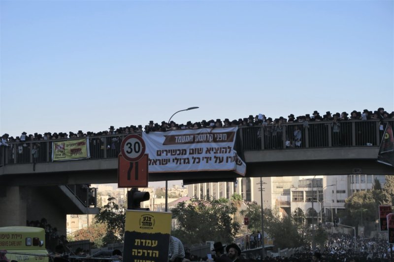 מ. אדלר
