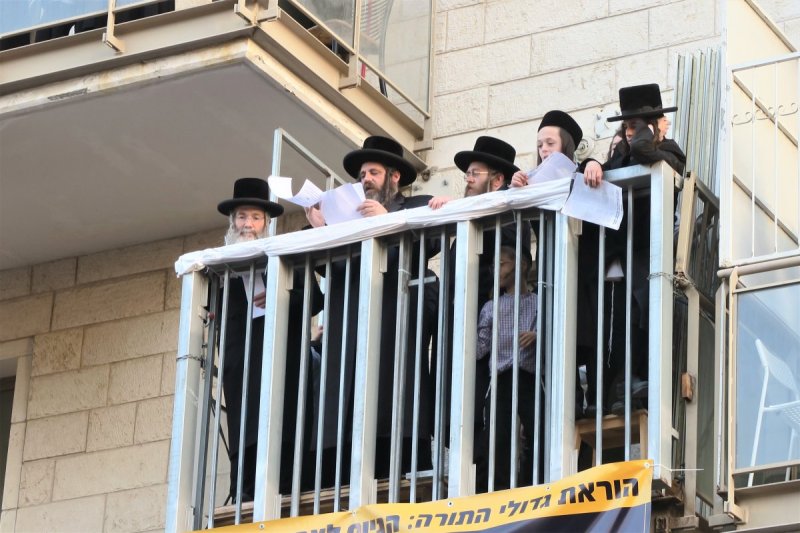 מ. אדלר