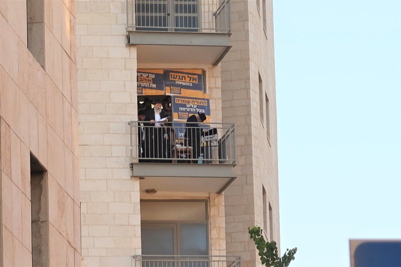 מ. אדלר