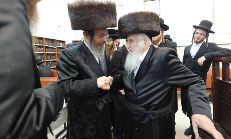 ברית משולבת עם שבע ברכות: נכד גאב"ד זוועהיל ונין הגר"מ אויערבאך