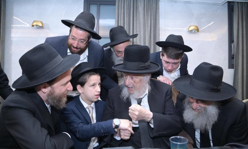השמחה של רבי איתמר: בר מצווה לנכד הגר"א גרבוז ר"י 'ארחות תורה'