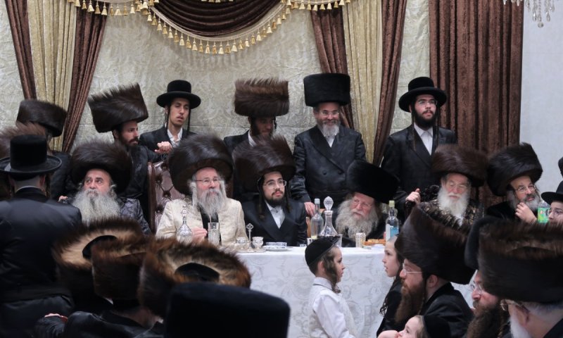 החתונה בקרית יואל: הפאר-שפיל לבן ה-17 של הרבי נחגג ברמת גן