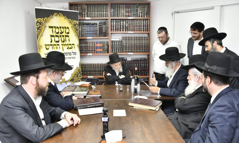 הסמינר של 'בנות ציון' ברסלב נחנך במעונו של מנהיג עולם התורה