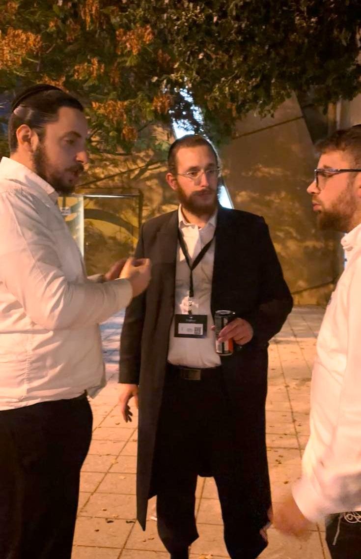 באדיבות המצלם
