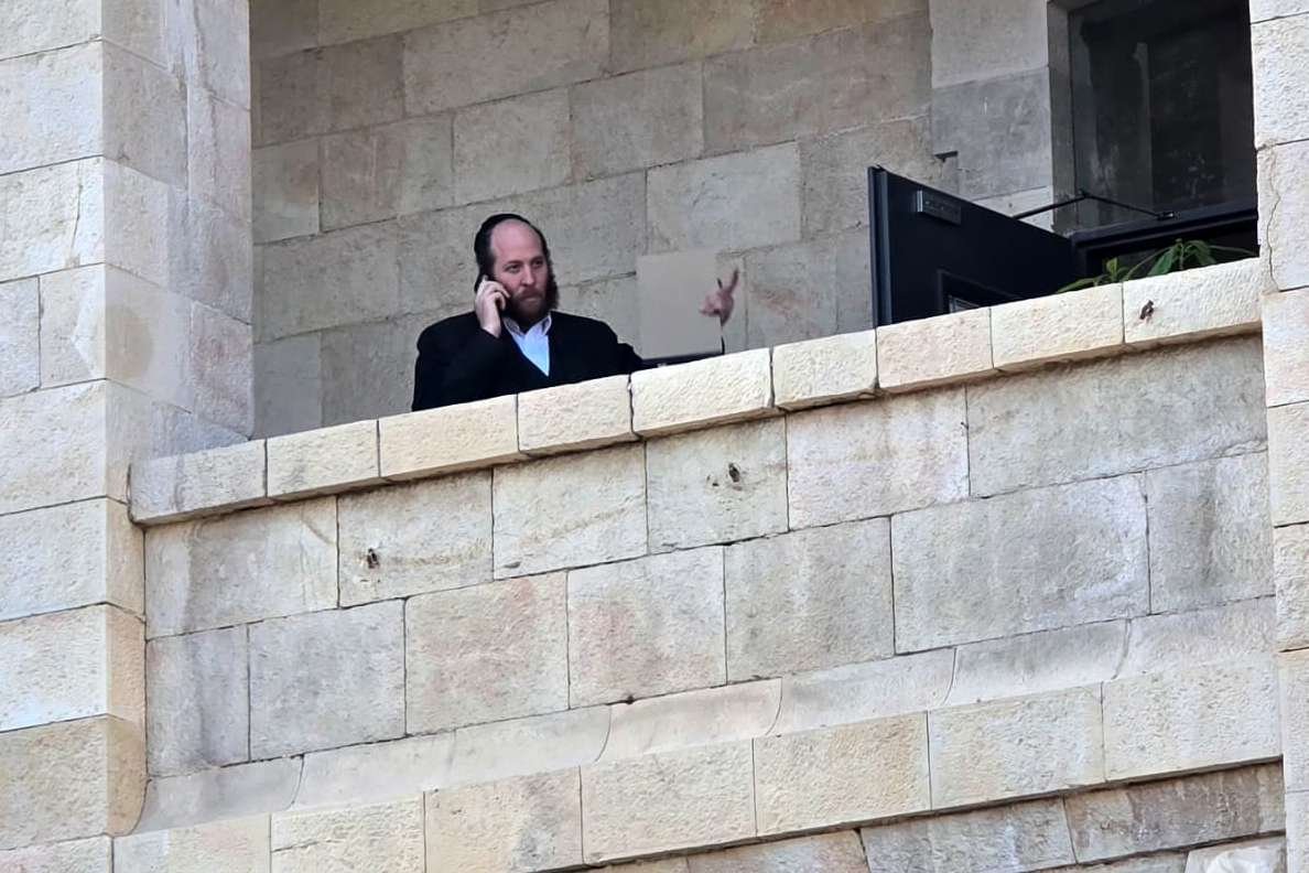 באדיבות המצלם