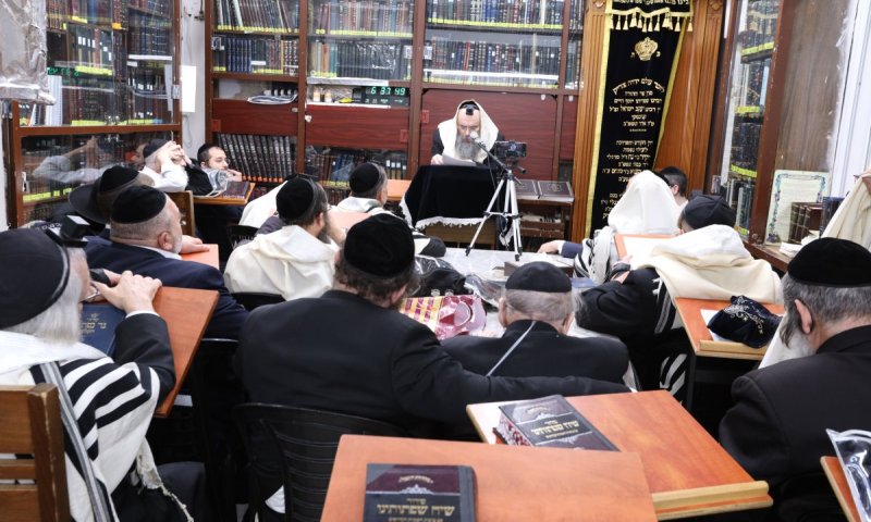 יארצייט החזו"א: גלריה מהשיעור לזכרו והעליה לציון בבוקר