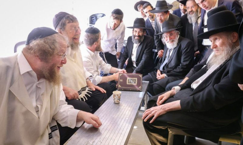 כולם הגיעו לטלז-סטון: ניחום אבלים אצל ראש הישיבה הגרש"ב סורוצקין