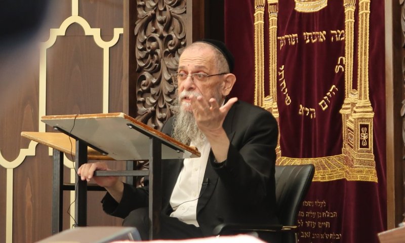 מעמד ספוג דמעות: ראש הישיבה הוציא ספר בזמן שעובר טיפולים קשים