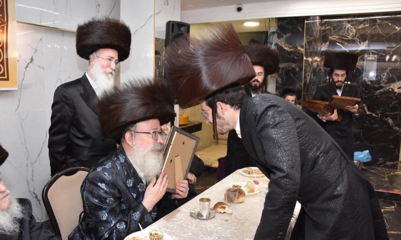 אברכי הכולל נבחנו בהצלחה על כל הלכות מליחה וקיבלו תעודות 