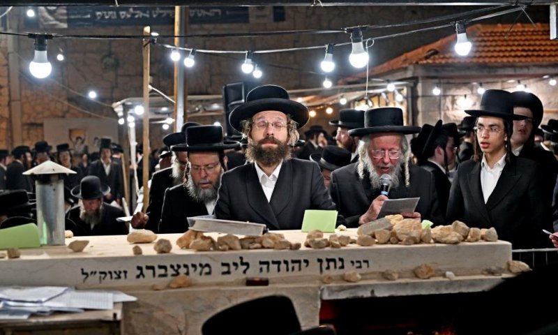 'המתמידים' עלו להר המנוחות וזכרו את המנהיג ר' לייבל