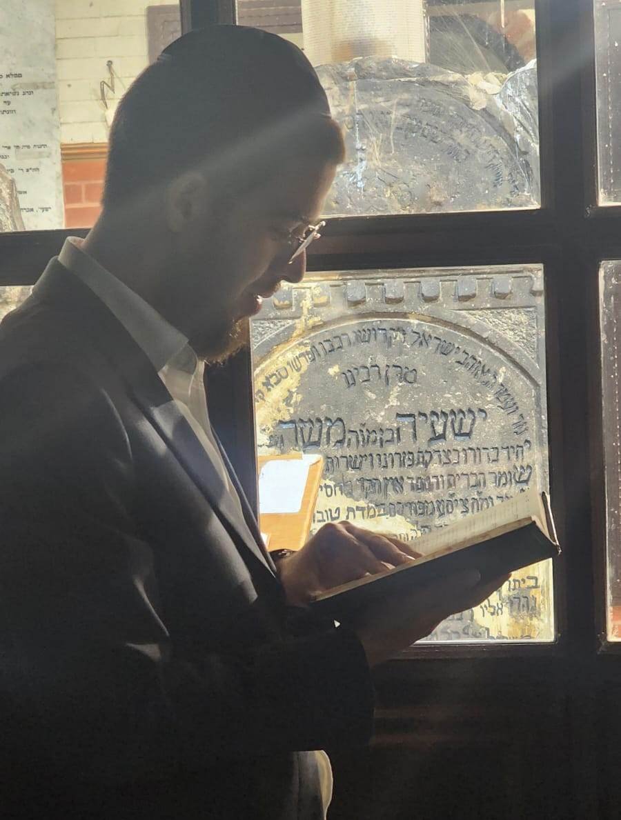 באדיבות המצלם