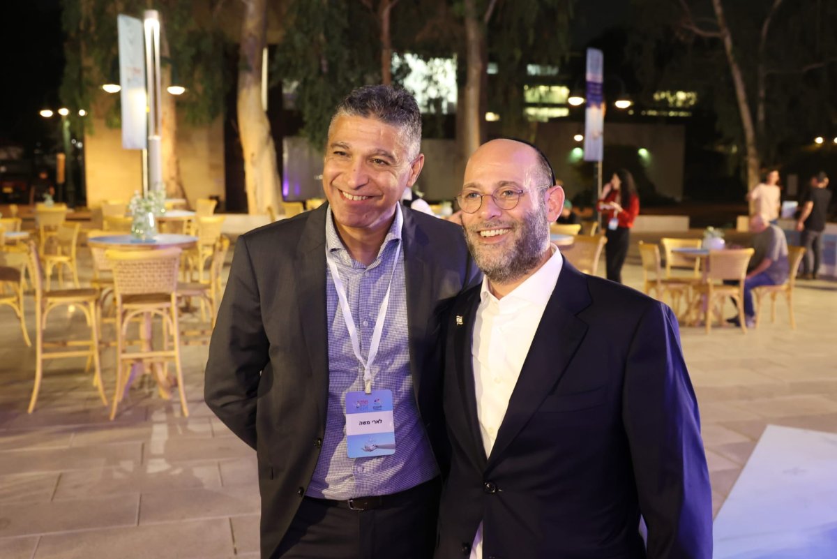 באדיבות המצלם