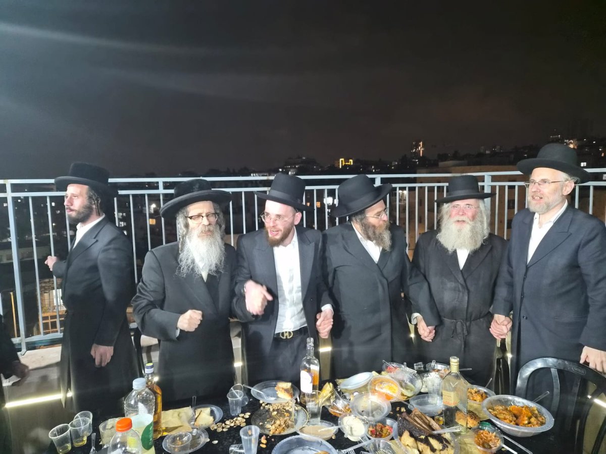באדיבות המצלם