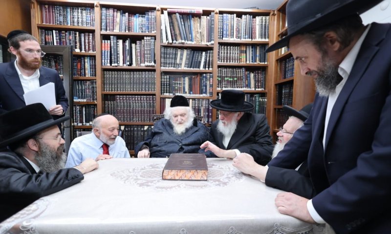 התפעל מהתשובות הברורות: הפרופסור הבכיר מארה"ב בהתייעצות אצל פוסק הדור