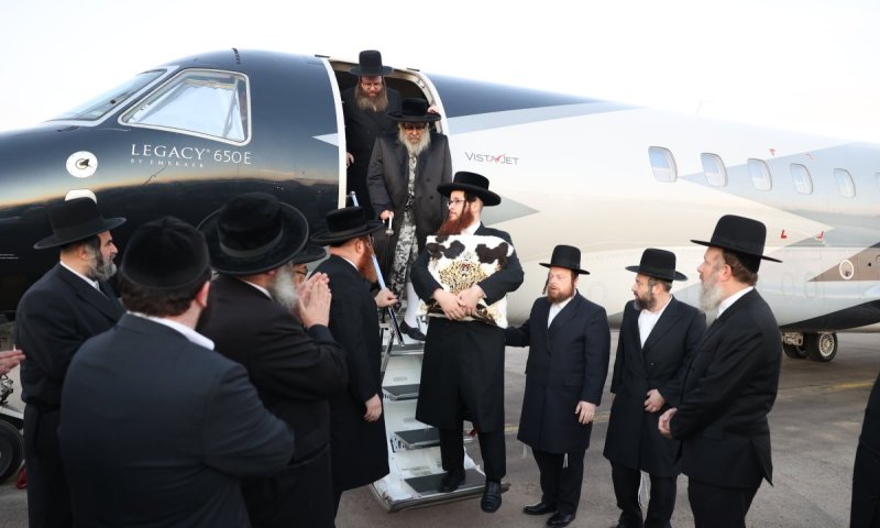 זקני החסידים בירכו 'שהחיינו': הרבי מסאטמר נחת והגיע לביקורים