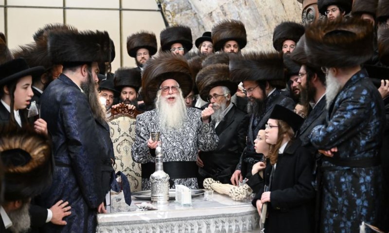 היסטורי: הרבי שערך לראשונה הבדלה ברחבת הכותל המערבי