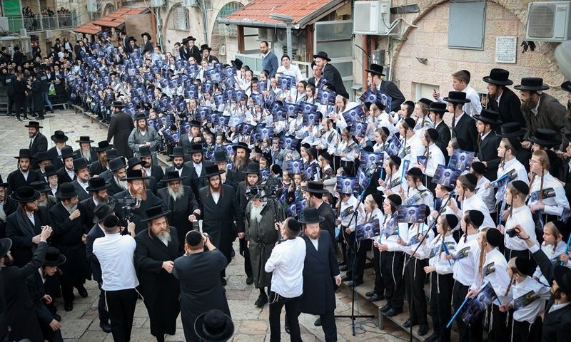 גלריה נרחבת מהיום השני לביקורו של הרבי מסאטמר בארץ