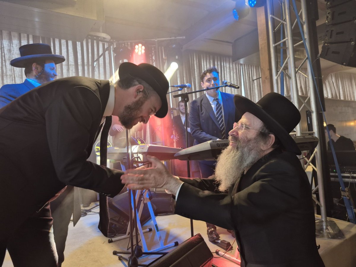 באדיבות המצלם
