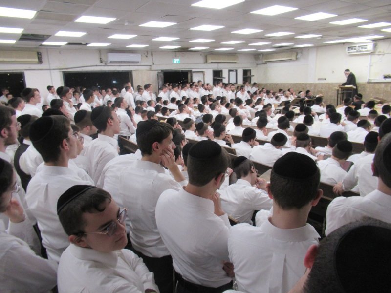 באדיבות המצלם