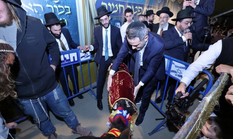 גדולי ישראל, הנגיד מברזיל, ואלפים במעמד פטר חמור בגבעת האנטנה