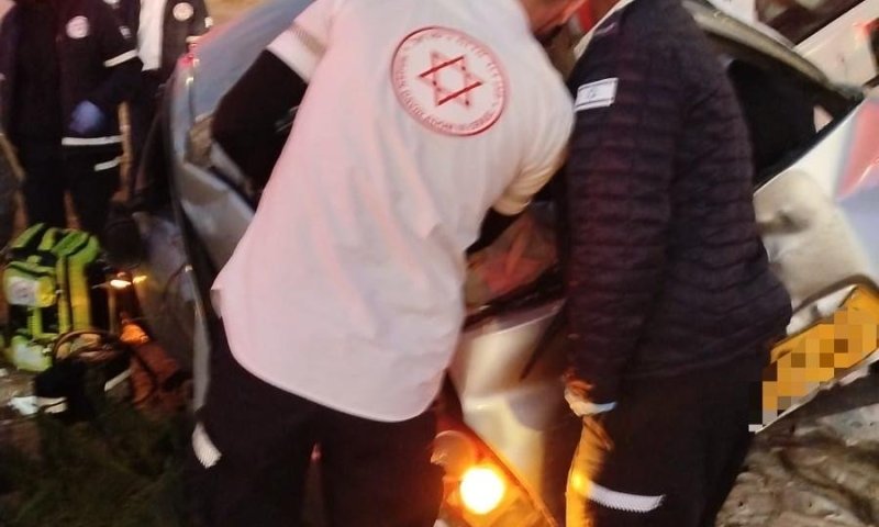 גבר ואישה נהרגו בתאונה עם משאית בכביש 1