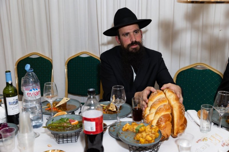 באדיבות המצלם