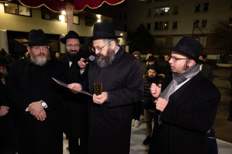 באדיבות המצלם