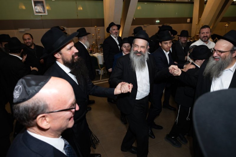 באדיבות המצלם