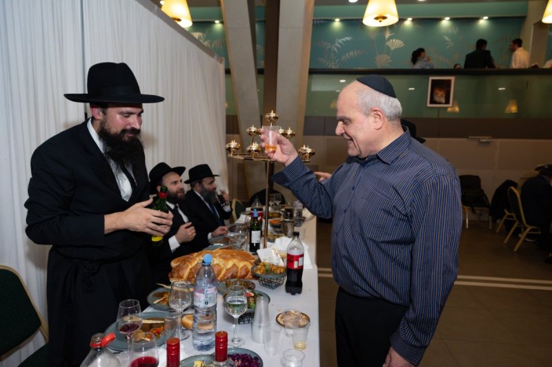 באדיבות המצלם