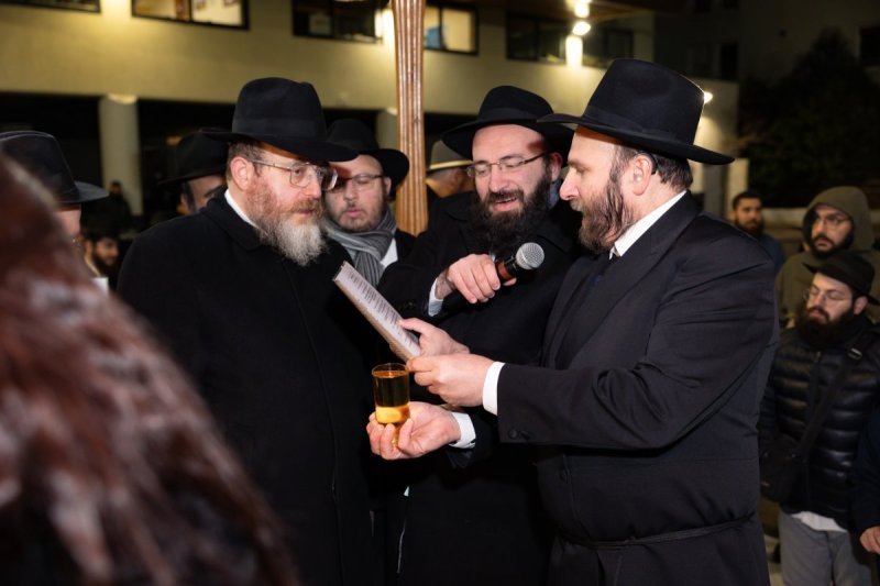 באדיבות המצלם