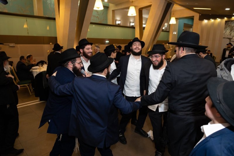 באדיבות המצלם