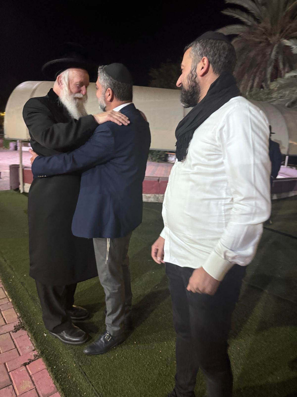 באדיבות המצלם