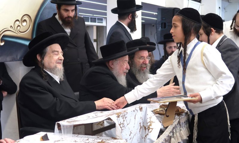 רבי יעקב מאיר חילק תעודות לילדי ברסלב שנבחנו על אלפי משניות