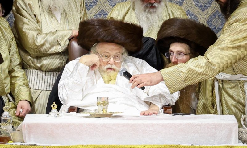 הרבי הרטיט את החסידים בחתונה: "צריך לנצל כל רגע שאנחנו פה"