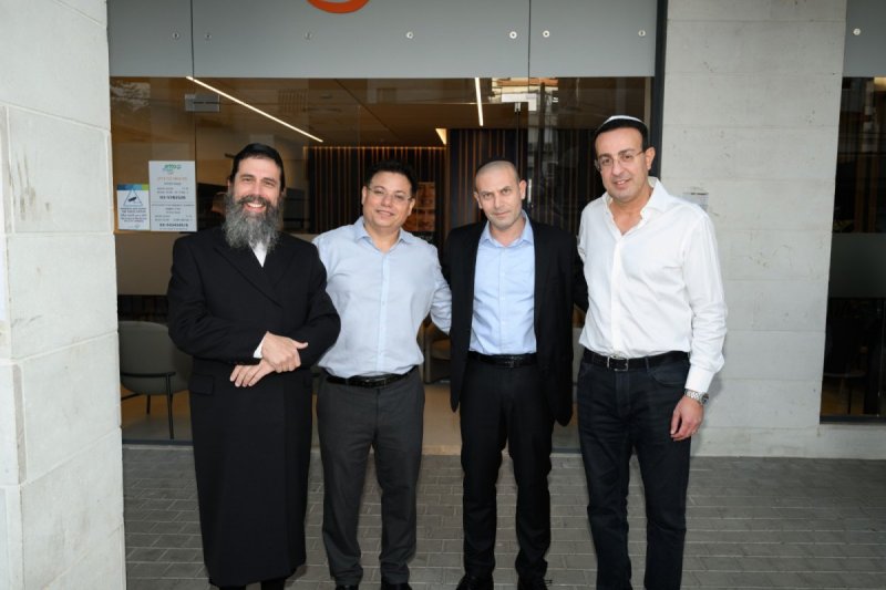 יחצ