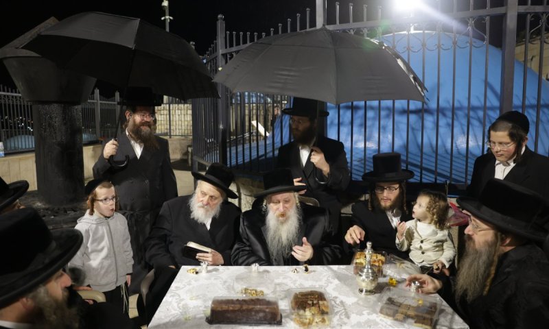 המשב"קים פתחו מטריות: הרבי מאשדוד הגיע למירון לחלאק'ה לנינו
