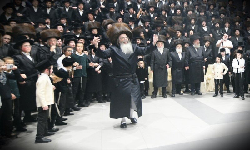 כך חגגו החסידים: שמחת החתונה בבית תולדות משה - ערלוי - מתיבתא