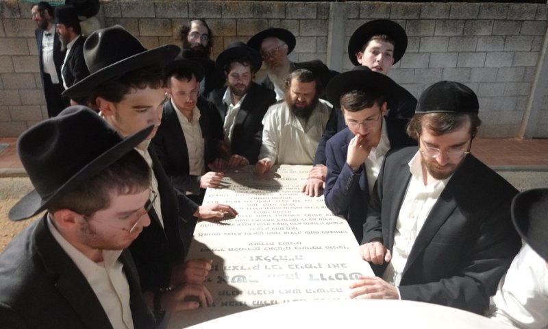 שנה לפטירת המנהיג: 100 תמונות מסכמות מהקמת המצבה ועלייה לציון