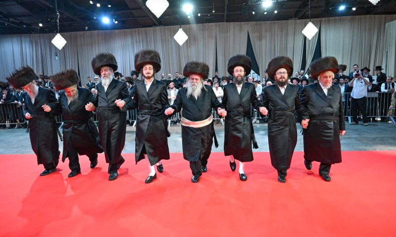 הגארטל של המגיד וגראמן בכמה שפות: שמחת בית קוזניץ - סטראזניץ - אונגוואר