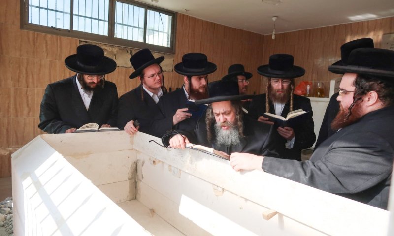בהר הזיתים: בקרעטשניף סיגעט הקימו מצבה על קברו של האדמו"ר