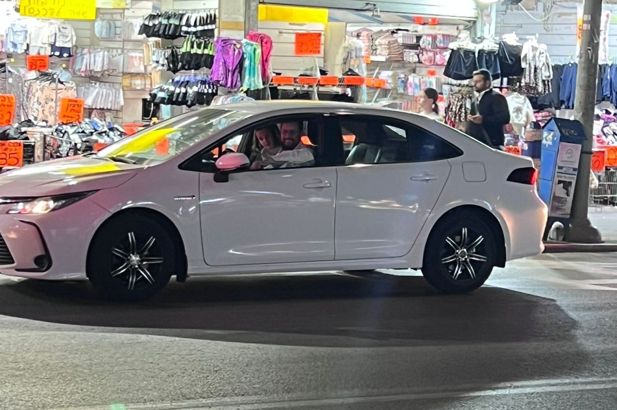 באדיבות המצלם