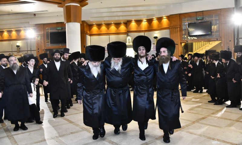 השמחה בממלכת הזוהר: הרה"צ מאשלג חיתן את בתו