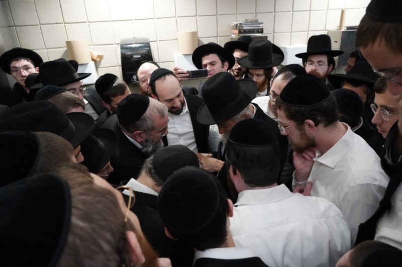 באדיבות המצלם