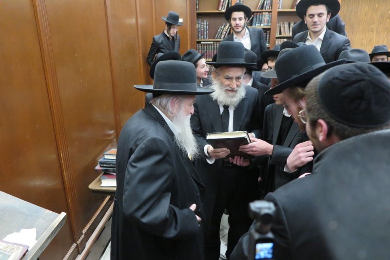 באדיבות המצלם