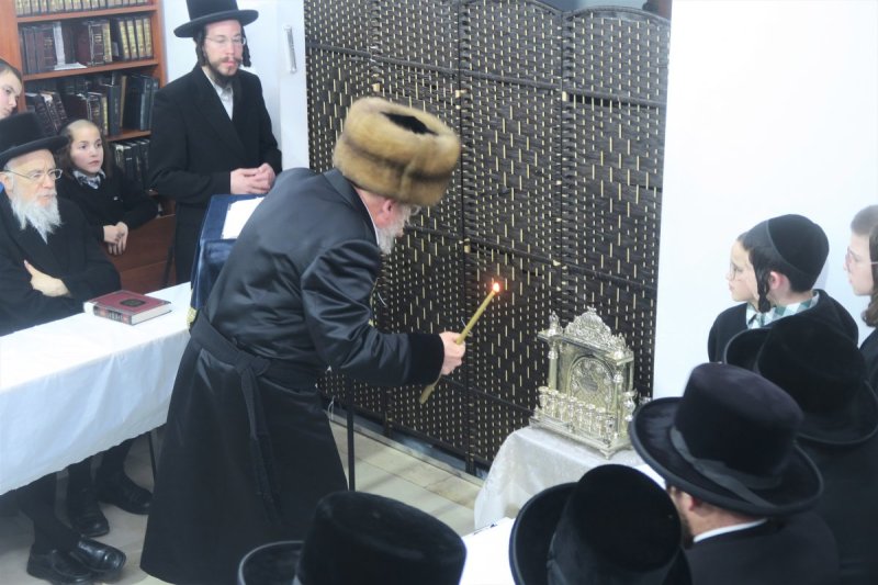 מ. אדלר