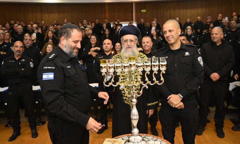"אגף חשוב מאין כמותו": הראשל"צ השתתף בהדלקה בשב"ס