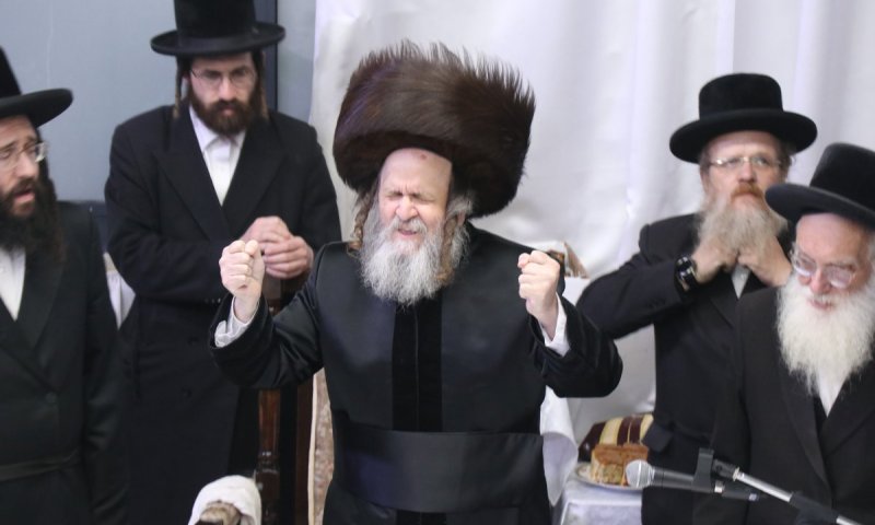 ההוראה המיוחדת של האדמו"ר לכנר - מעמד ההדלקה בדינוב