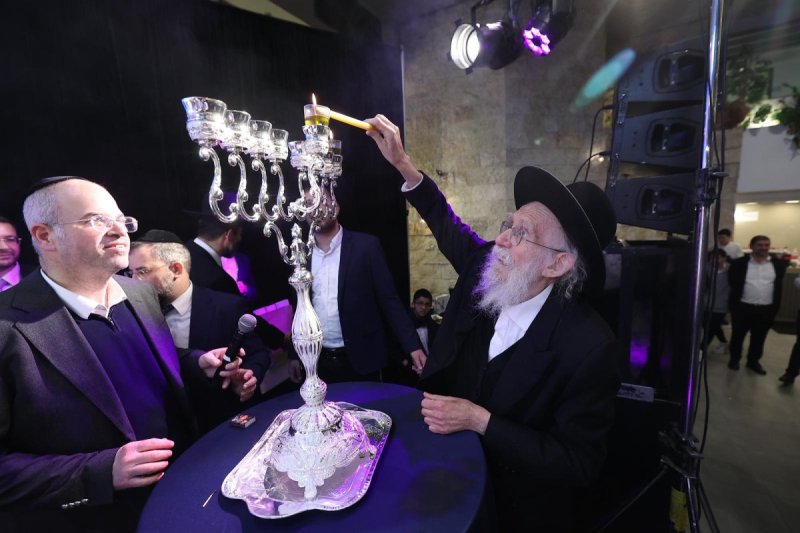 יחצ