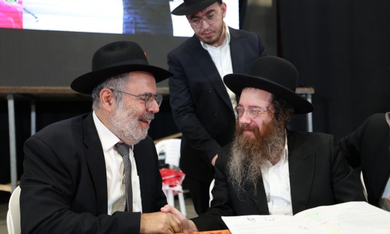הפוסק התרגש בגמר החידון: "יש כאן קידוש ה' עצום של רשת שובו"